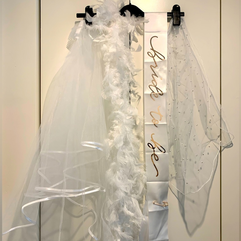 Xo Fetti Bachelorette Veil Sash Boa Accessory Set